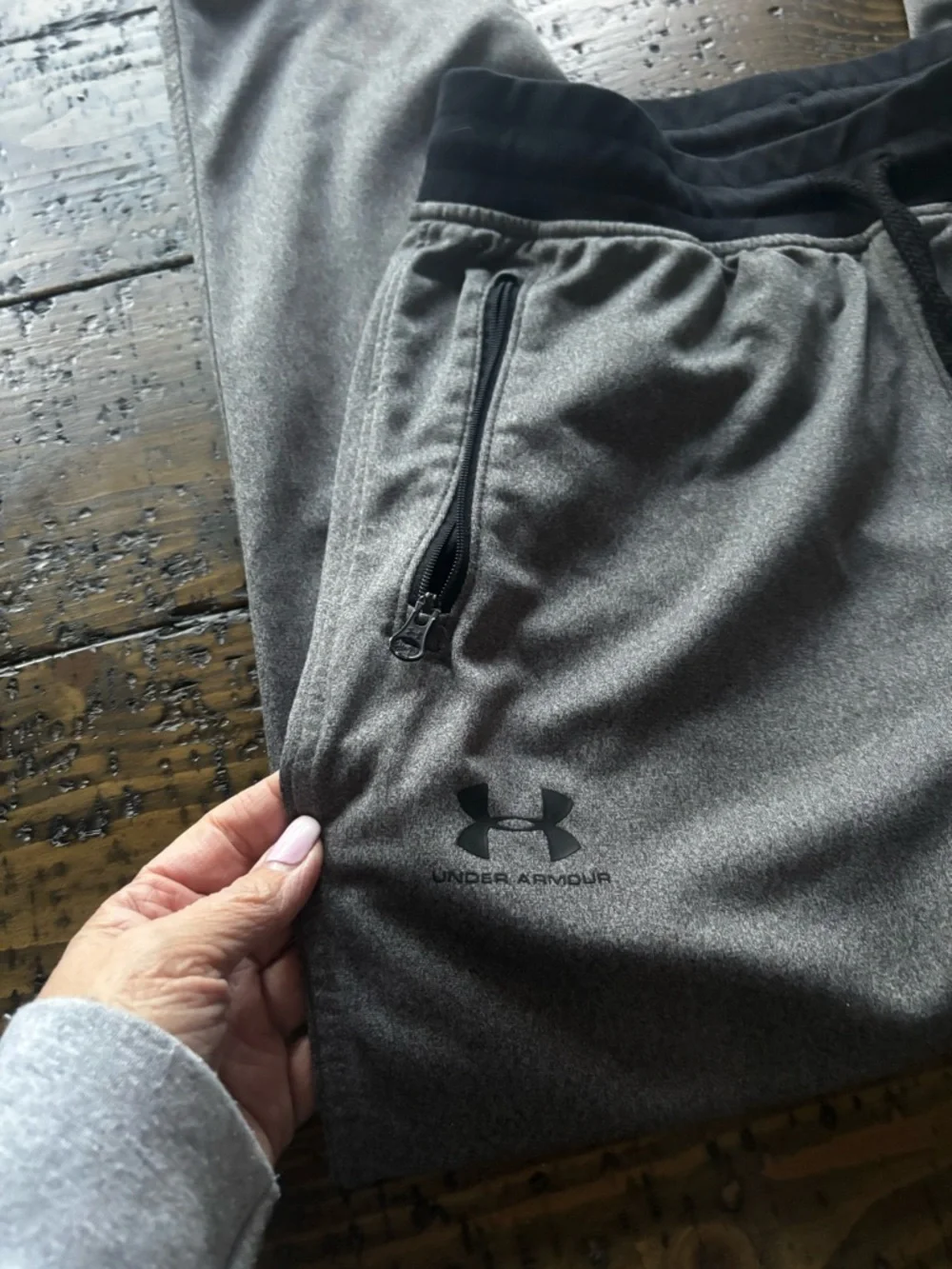 Under Armour ColdGear Gray Joggers - Men’s Small - Loose Fit-Excellent Condition